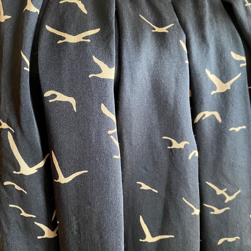 Ulla Johnson navy blue and ivory flock of birds print silk top Size 6 - Picture 12 of 12